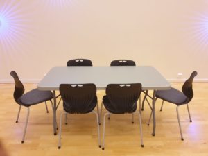 Rektangulært bord med 6 stoler