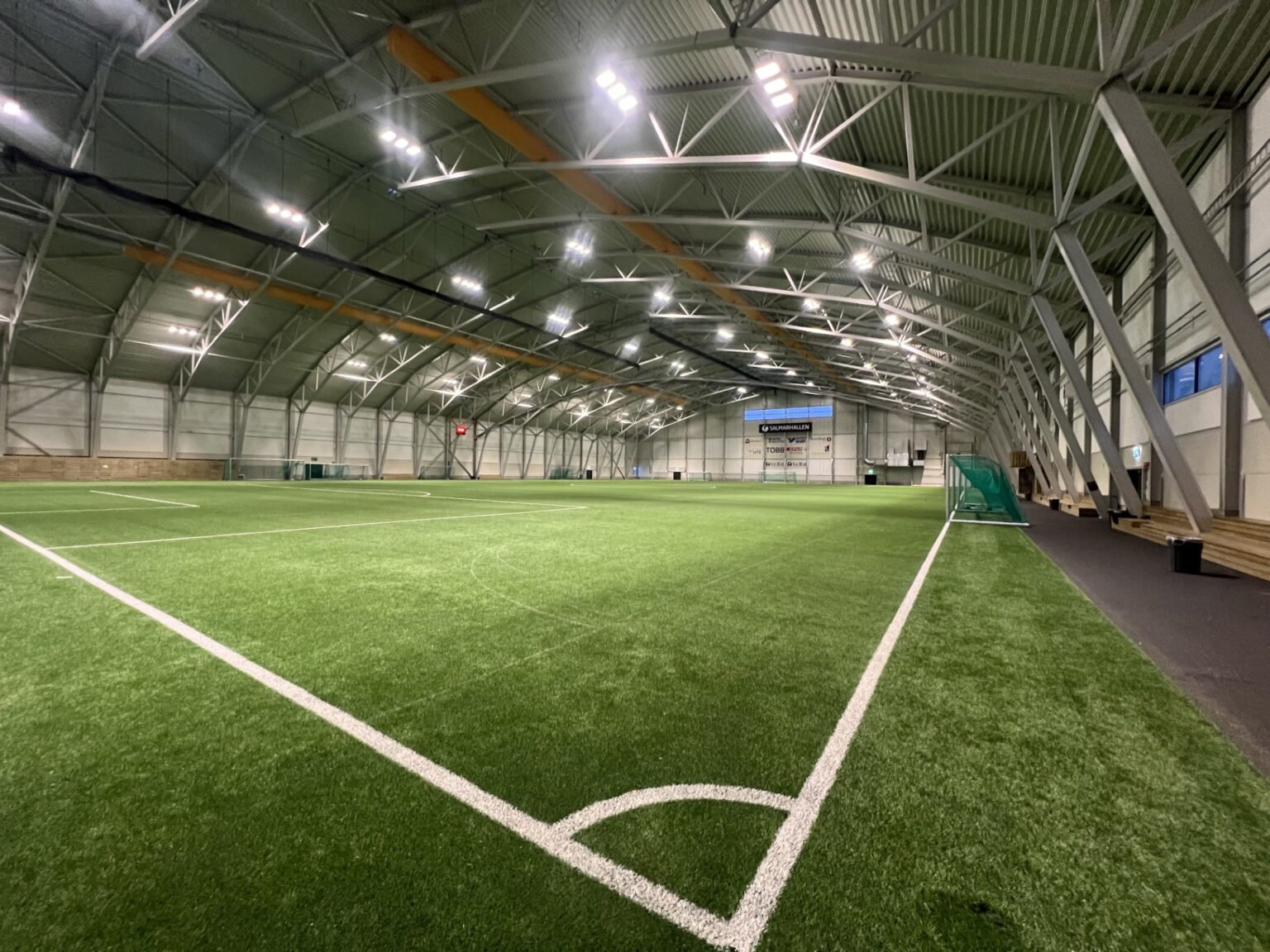 SalMarhallen, innendørs kunstgressbane